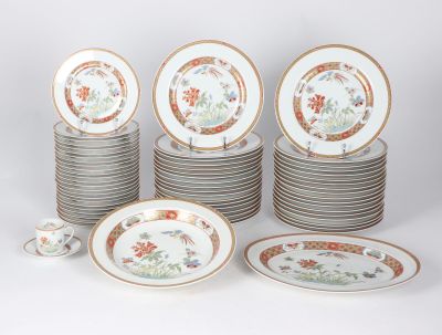 many plates and cups that are stacked on top of each other