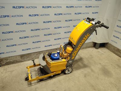 l'image d'une machine installée dans une pièce