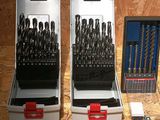 many different types of drill bits in this case