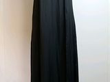 une image d'une robe noire sur un mannequin