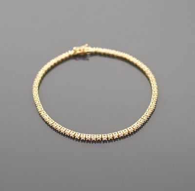 Bracelet tennis en or jaune 18K 750 millièmes orné de 74 dia…