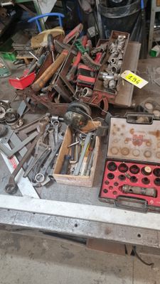 a lot of tools that are sitting on a table
