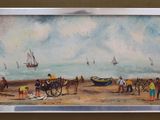 un tableau représentant des personnes sur la plage, avec des bateaux en arrière-plan