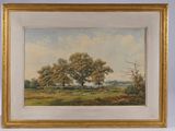 un tableau représentant des arbres dans un champ, avec le ciel en arrière-plan
