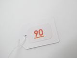 une étiquette portant le chiffre 90 sur un fond blanc