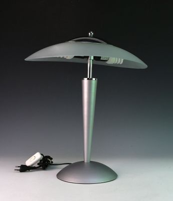 l'image d'une lampe posée sur une table