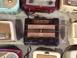 many different types of old fashioned radio ' s on the floor