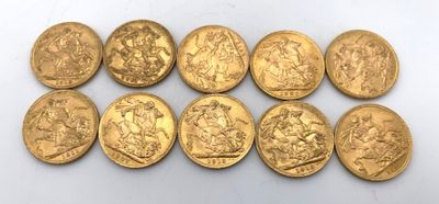 un groupe de six souverains d'or empilés les uns sur les autres