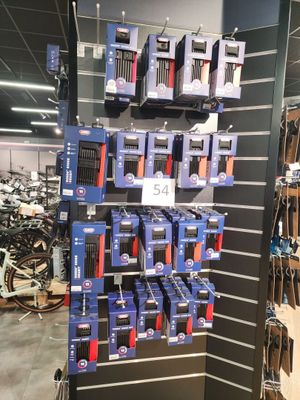 un vaste choix d'appareils électroniques dans un magasin