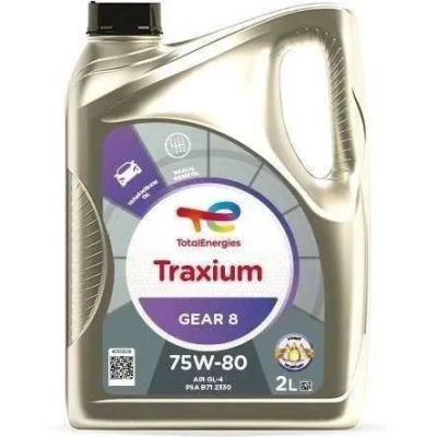 un gros plan d'une bouteille d'huile moteur sur fond blanc