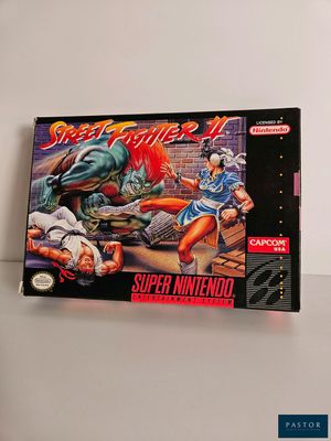 une photo d'une boîte du jeu Street Fighter X posée sur une table