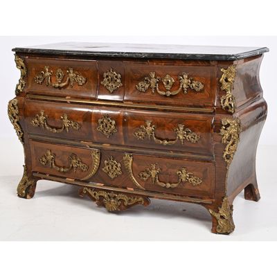 COMMODE TOMBEAU REGENCE de forme mouvementée en placage de p… - Photo 1
