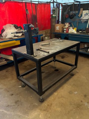 Lot de 4 tables de travail de fabrication artisanale
