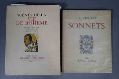 deux livres posés l'un à côté de l'autre sur une table