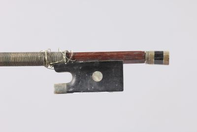 a bow that is attached to a piece of wood