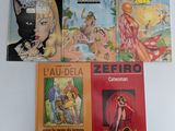 de nombreux livres accrochés au mur d'une pièce