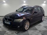 une photo d'un break BMW noir garé dans un garage