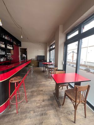 Ensemble de mobilier de restauration, dont : - Photo 1