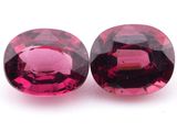 une paire de pierres précieuses ovales en tourmaline rose