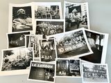 plusieurs photographies en noir et blanc représentant des personnes à Londres, posées sur une table