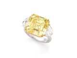 une bague sertie d'un diamant jaune et de diamants, signée Van Cleef