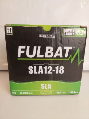 une boîte de batteries Fubat SLA12 - 18 SLA posée sur le comptoir