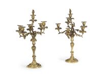 PAIRE DE CANDÉLABRES EN BRONZE DORÉ