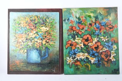 deux tableaux représentant des fleurs dans un vase et un vase contenant des fleurs