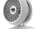 un ventilateur blanc posé sur un pied métallique