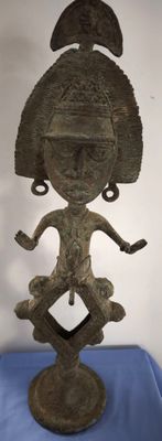 Afrique : figure de reliquaire (H.