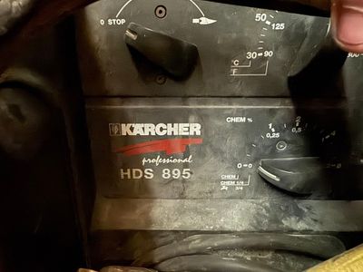 Un Karcher thermique 380V HDS 895