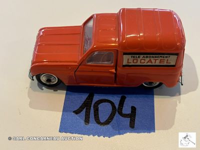 un petit camion en jouet posé sur une feuille de papier
