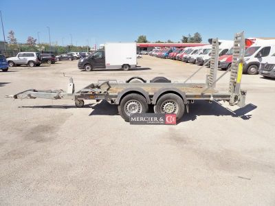 a trailer that is parked in a parking lot