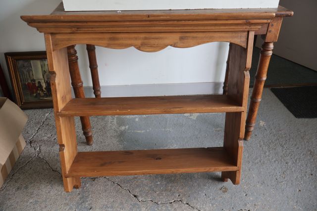 Étagère en bois à suspendre. H 76 L 80 cm