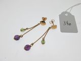 une paire de boucles d'oreilles en amethorate et en amethorate vert
