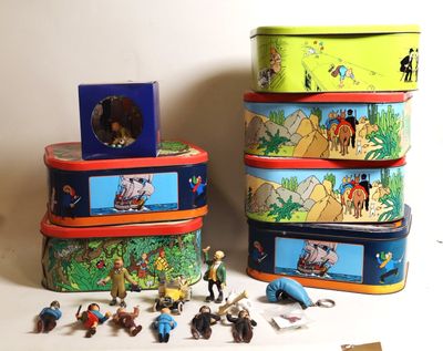 tout un tas de jouets en fer-blanc posés sur une table
