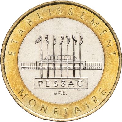gros plan d'une pièce de monnaie sur fond blanc