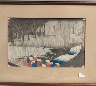 une photo d'une photo montrant des gens sous la pluie