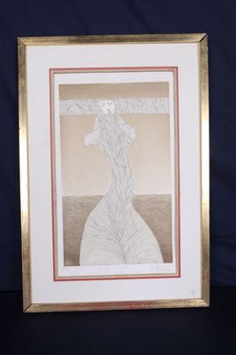 tableau représentant une femme en robe blanche, dans un cadre doré, sur fond noir