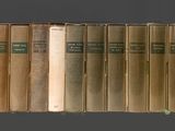 un grand nombre de livres alignés sur une étagère