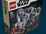 une boîte contenant un ensemble Lego Star Wars