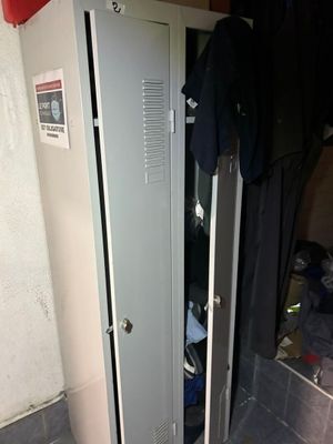 1 Placard vestiaire 2 portes