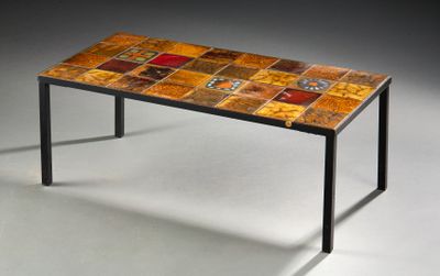 une photo d'une table basse en carreaux