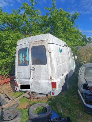 6 VEHICULES A L'ETAT D'EPAVE : 1 CHATENET sans permis, 1 BMW…