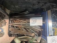 Lot de marteaux FACOM, divers et 1 caisse d'outils de frappe (photo 2)