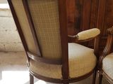 two chairs that are next to each other in a room