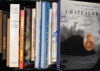 France et étrangers Lot de 18 brochures et volumes dont Sain…