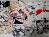a lot of baby clothes that are on the table