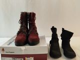 une paire de bottes pour femme, doublées de fourrure, posées sur une boîte