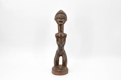 Ancêtre Blolo Bla Ancêtre féminin représenté debout les deux…